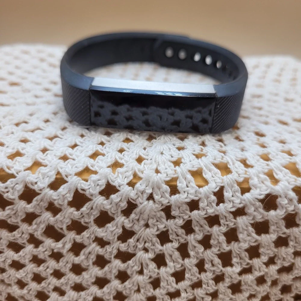 Fitbit Charge 2 FB407 Heart Rate Fitness Tracker Black Untested no charger
